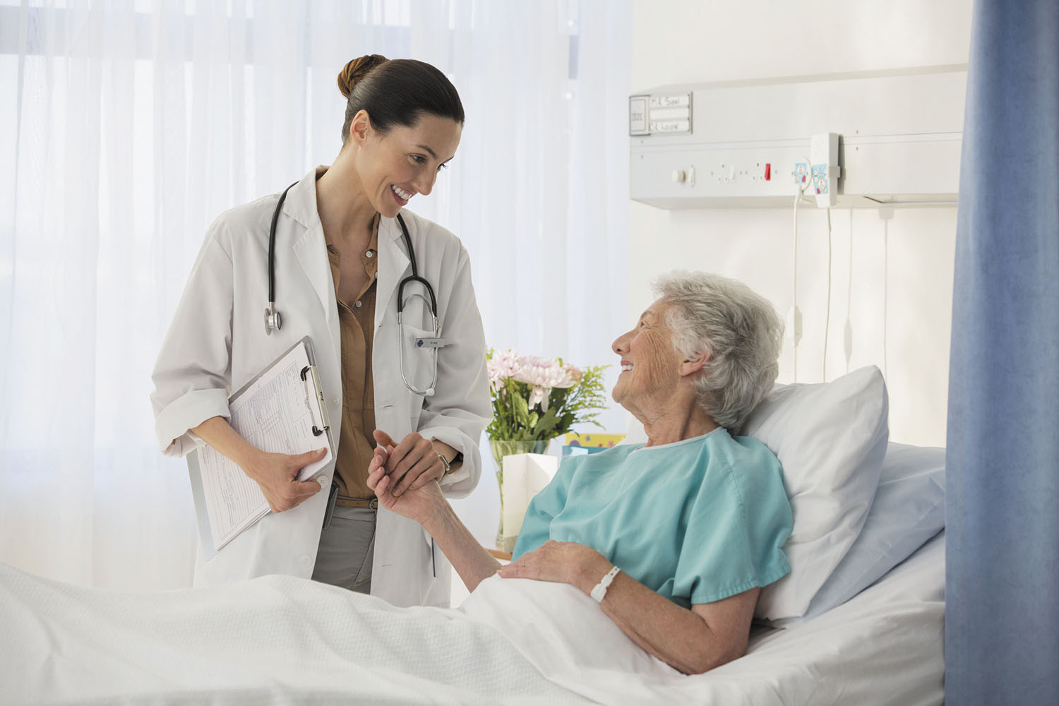 Profesional de la salud con paciente